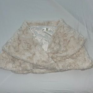 Eliza J faux fur shawl in ivory. Size medium